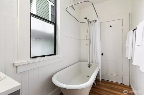 Bath - 2202 E John St, Seattle, WA 98112 photo 2 of 3