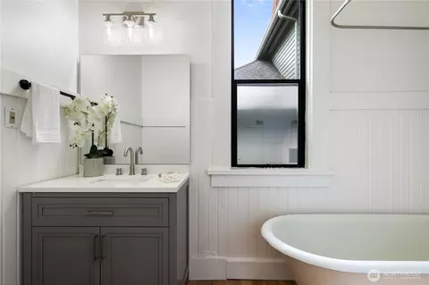 Bath - 2202 E John St, Seattle, WA 98112 photo 1 of 3