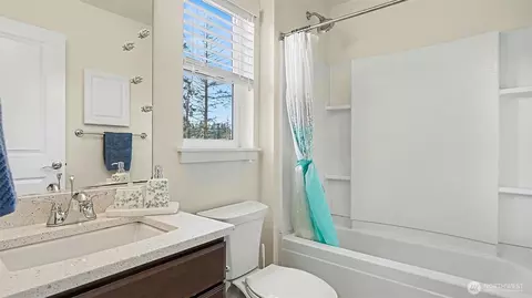 Bath - 18726 43rd Dr SE, Bothell, WA 98012 photo 4 of 5