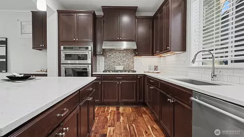 Kitchen - 18726 43rd Dr SE, Bothell, WA 98012 photo 2 of 4