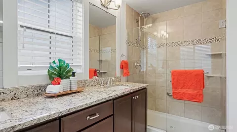 Bath - 18726 43rd Dr SE, Bothell, WA 98012 photo 2 of 5