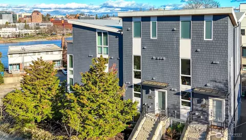 3220 Franklin Ave E, Seattle, WA 98102