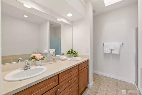 Bath - 433 Big Leaf Ct, Sequim, WA 98382 photo 2 of 7