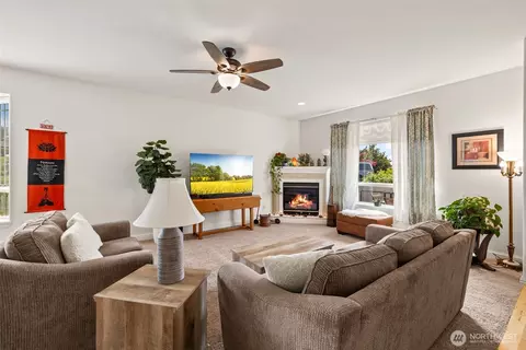 Living - 433 Big Leaf Ct, Sequim, WA 98382 photo 2 of 4