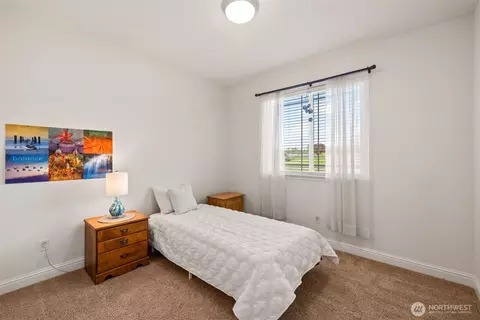 Bedroom - 433 Big Leaf Ct, Sequim, WA 98382 photo 4 of 5