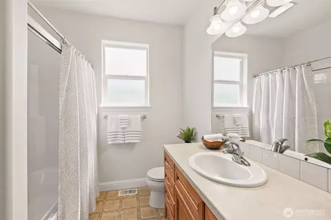 Bath - 433 Big Leaf Ct, Sequim, WA 98382 photo 6 of 7