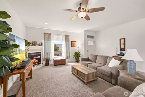 Living - 433 Big Leaf Ct, Sequim, WA 98382 photo 3 of 4