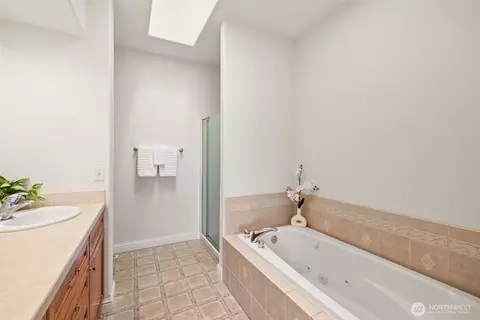Bath - 433 Big Leaf Ct, Sequim, WA 98382 photo 1 of 7