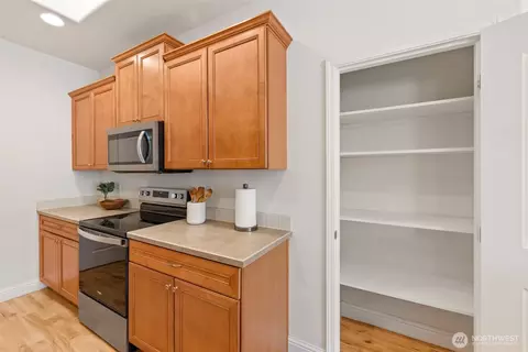 Kitchen - 433 Big Leaf Ct, Sequim, WA 98382 photo 4 of 6