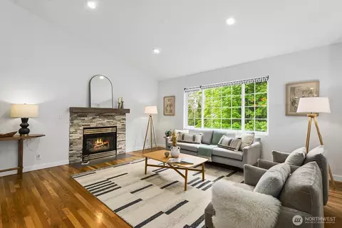 4035 NE 110th St, Seattle, WA 98125