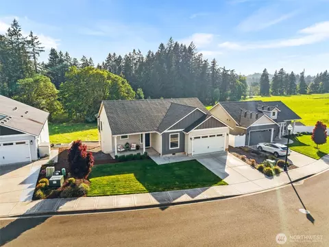 826 W Golden Eagle Ave, La Center, WA 98629