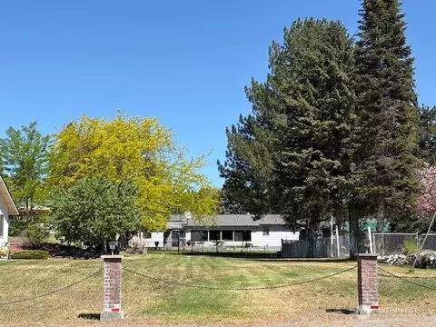 23 W Hale Ave, Omak, WA 98841