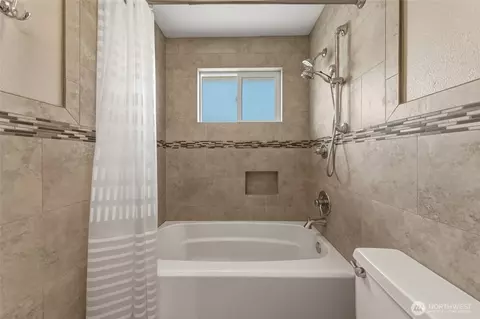 Bath - 2159 Granite Dr, Walla Walla, WA 99362 photo 4 of 4