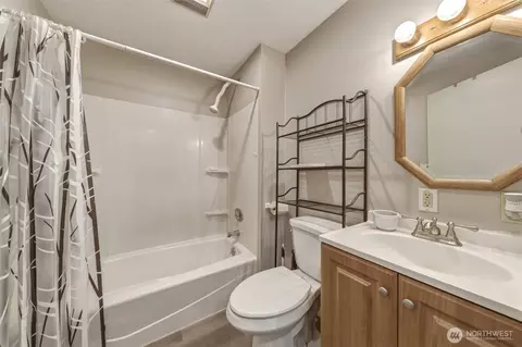 Bath - 2159 Granite Dr, Walla Walla, WA 99362 photo 2 of 4