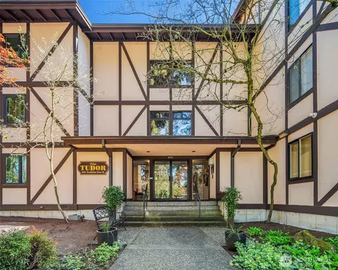 4501 Grandview Dr W #T-105, University Place, WA 98466