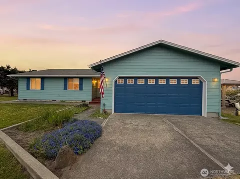 706 343rd Pl, Ocean Park, WA 98640