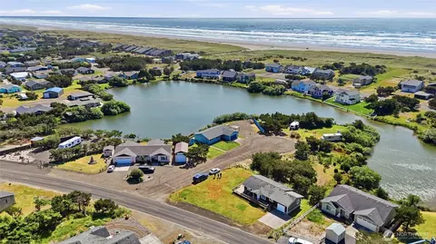 706 343rd Pl, Ocean Park, WA 98640
