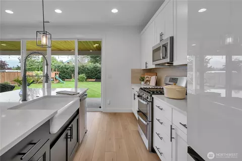 Kitchen - 164 Hogan Dr, Enumclaw, WA 98022 photo 4 of 7