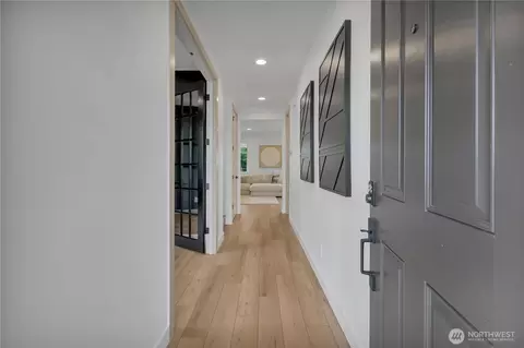 Entry Way - 164 Hogan Dr, Enumclaw, WA 98022 photo 1 of 3