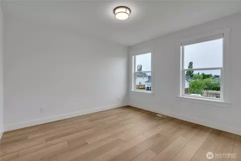 Bedroom - 164 Hogan Dr, Enumclaw, WA 98022 photo 3 of 4