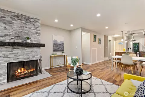 17014 NE 80th St #C6, Redmond, WA 98052
