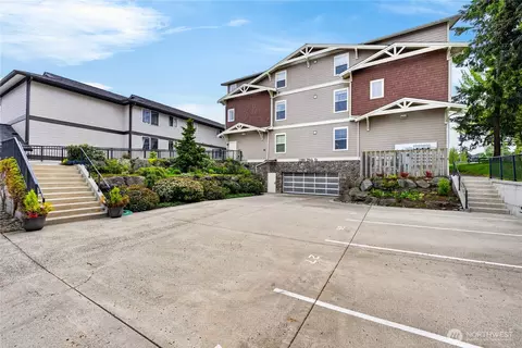 1109 29th St #301, Anacortes, WA 98221