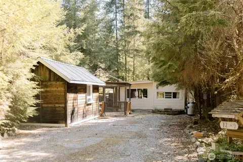 32 4 Branch Cir, Deming, WA 98244