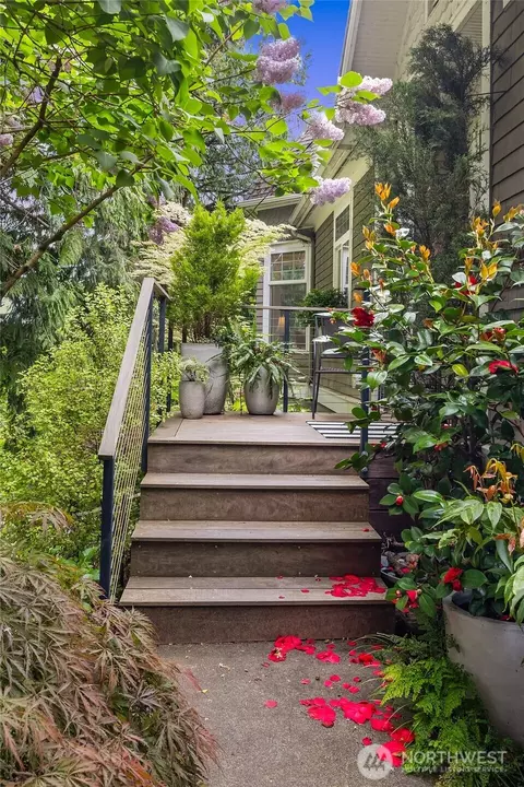 Exterior - 2511 E Roy St, Seattle, WA 98112 photo 3 of 7