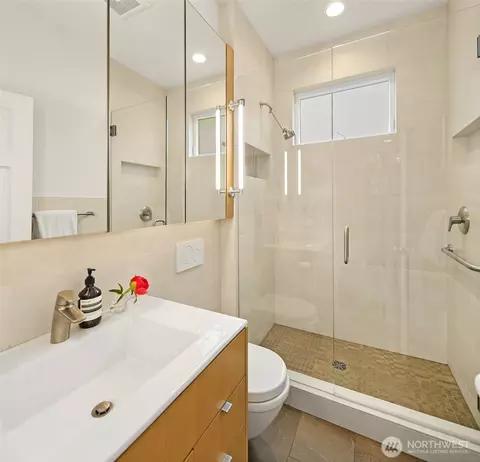 Bath - 2511 E Roy St, Seattle, WA 98112 photo 1 of 2