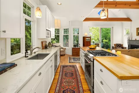 Kitchen - 2511 E Roy St, Seattle, WA 98112 photo 4 of 5
