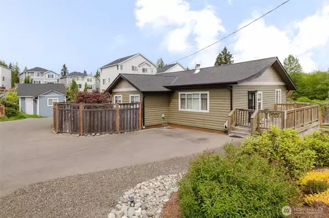 880 Hogan Ln, Bremerton, WA 98311