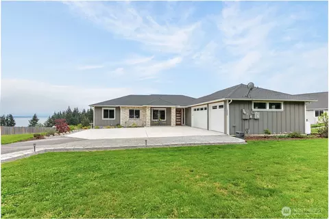 1409 Village Heights Pl, Camano Island, WA 98282