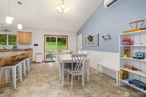 Dining - 236 Chilvers Rd, Chehalis, WA 98532 photo 1 of 1