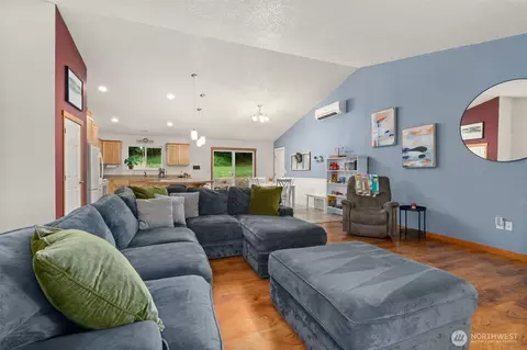 Living - 236 Chilvers Rd, Chehalis, WA 98532 photo 2 of 2