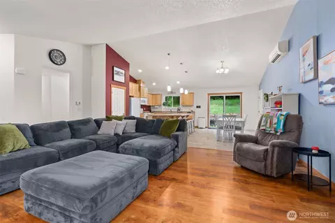 Living - 236 Chilvers Rd, Chehalis, WA 98532 photo 1 of 2