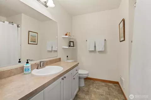 Bath - 236 Chilvers Rd, Chehalis, WA 98532 photo 2 of 2