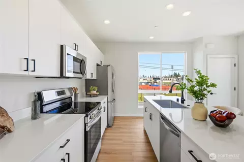 Kitchen - 222 124th St SW #C1, Everett, WA 98204 photo 2 of 6