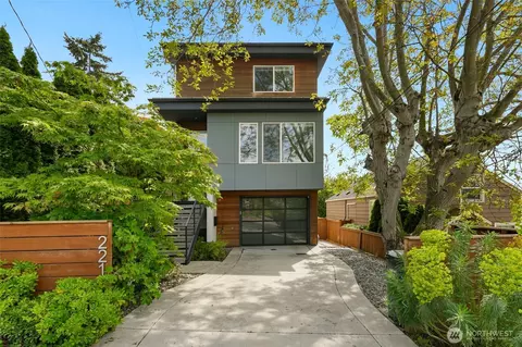 221 NW 50th St, Seattle, WA 98107