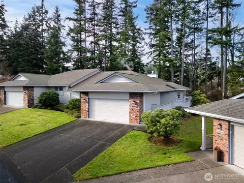 2108 Creekside Cir, Anacortes, WA 98221