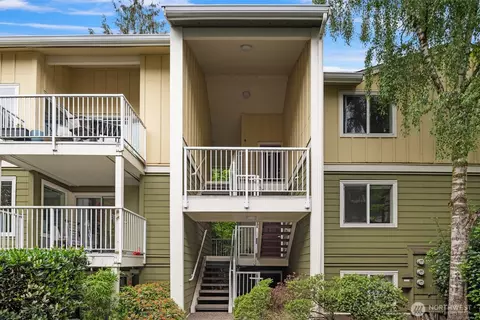 300 N 130th St #8-202, Seattle, WA 98133