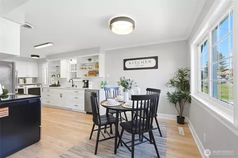 Dining - 2222 Oklahoma Ave, Everett, WA 98201 photo 1 of 3