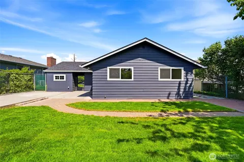 Exterior - 2222 Oklahoma Ave, Everett, WA 98201 photo 5 of 9