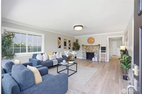 Living - 2222 Oklahoma Ave, Everett, WA 98201 photo 1 of 4