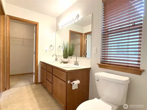 Bath - 5530 55th Loop SE, Olympia, WA 98513 photo 2 of 3