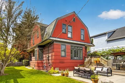 610 16th Ave E, Seattle, WA 98112