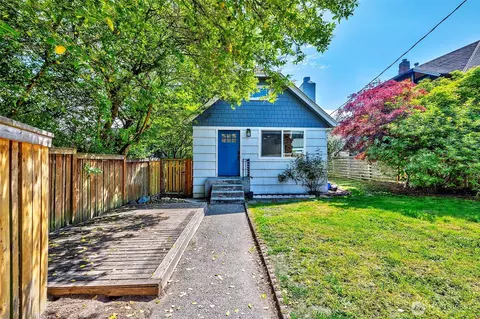 3806 35th Ave W UNIT 1, Seattle, WA 98199