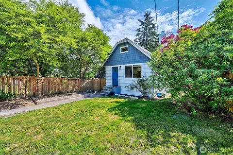 3806 35th Ave W UNIT 1, Seattle, WA 98199