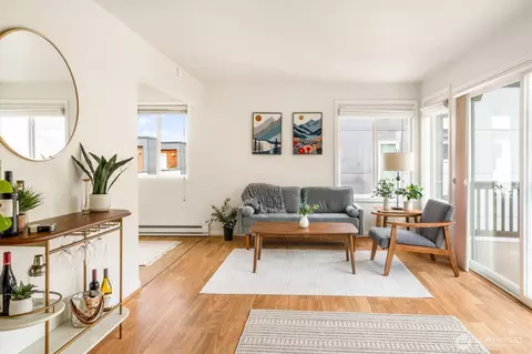 2552 14th Ave W #403, Seattle, WA 98119