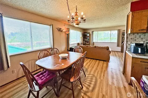 Dining - 21928 SE 436th St, Enumclaw, WA 98022 photo 2 of 3