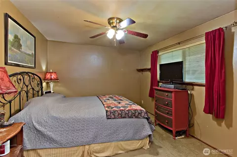 Bedroom - 21928 SE 436th St, Enumclaw, WA 98022 photo 1 of 2